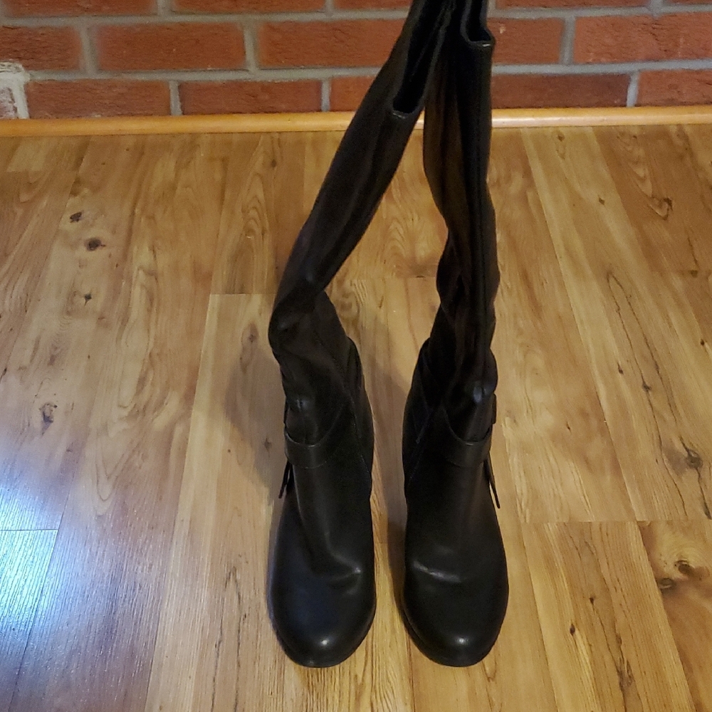 Women's Black Knee-High Boots